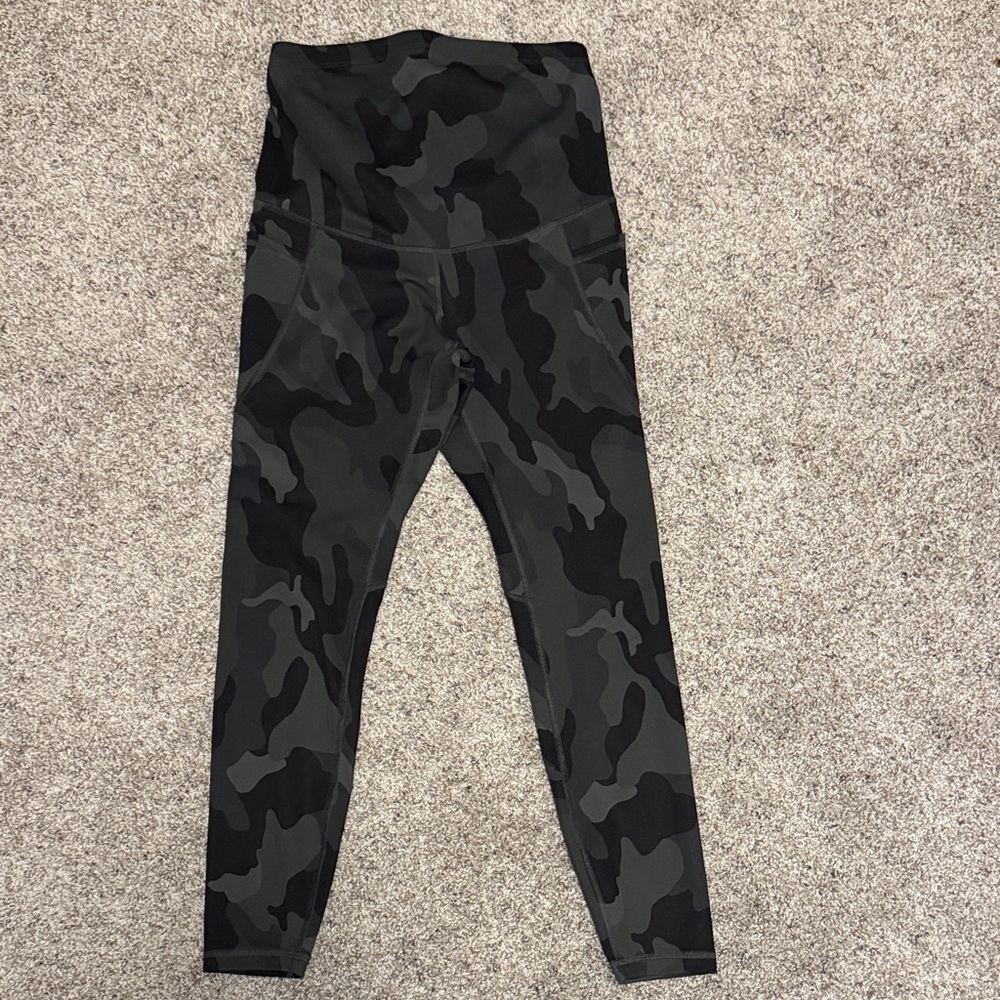 Old Navy Maternity Camo Leggings w/ 2 pockets 💚